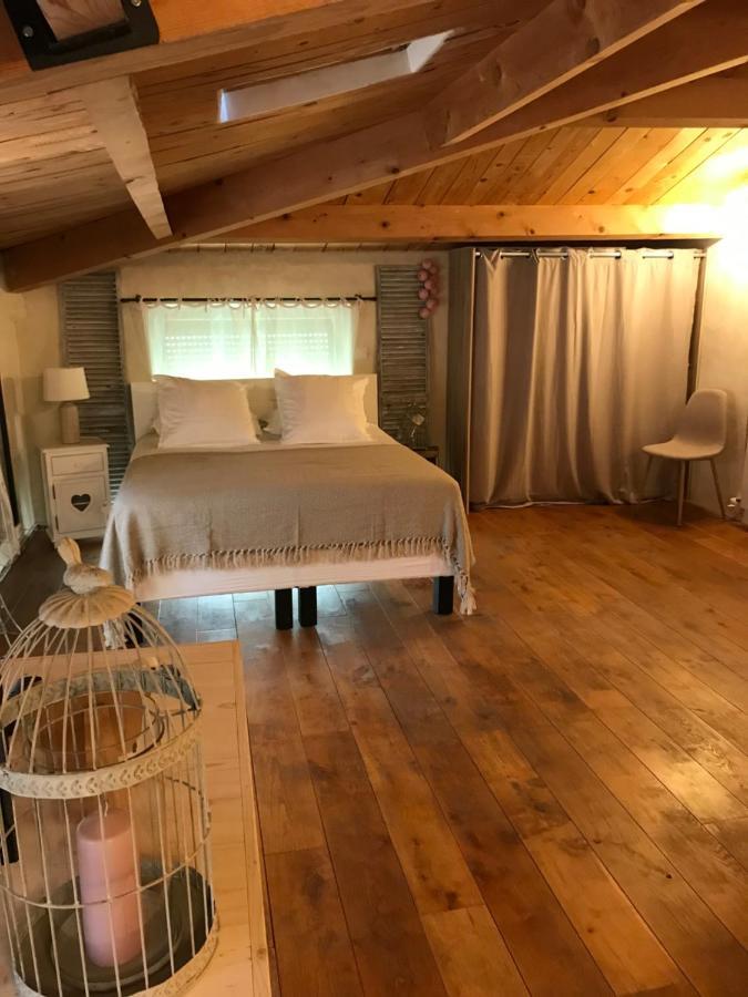 La Charmeuse Apartment Cereste Bagian luar foto