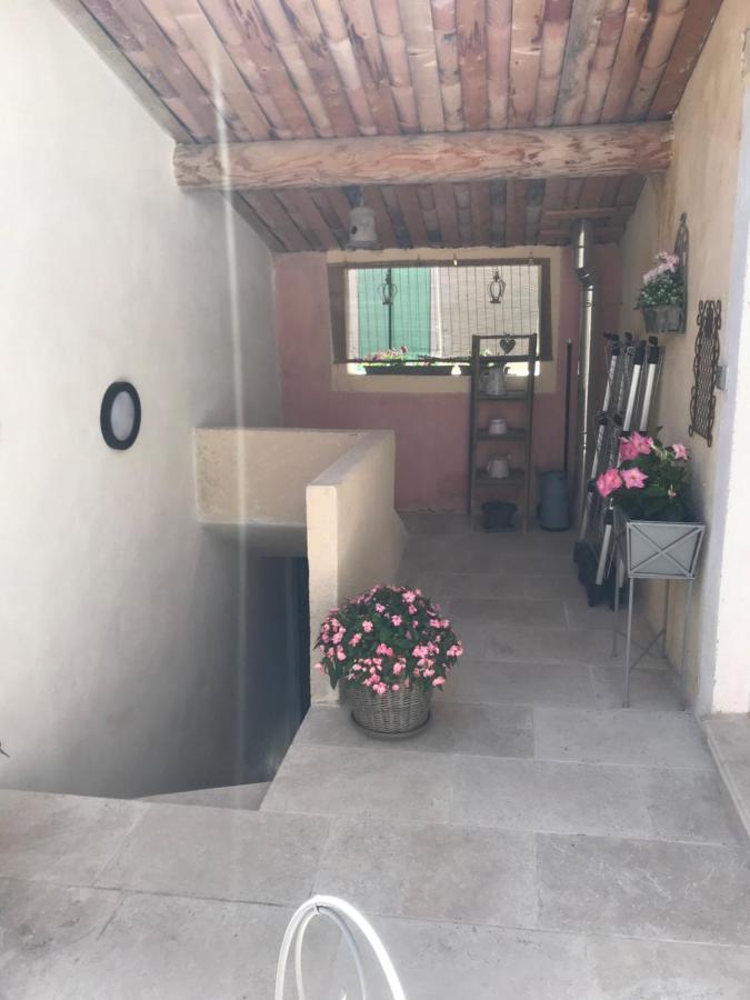 La Charmeuse Apartment Cereste Bagian luar foto