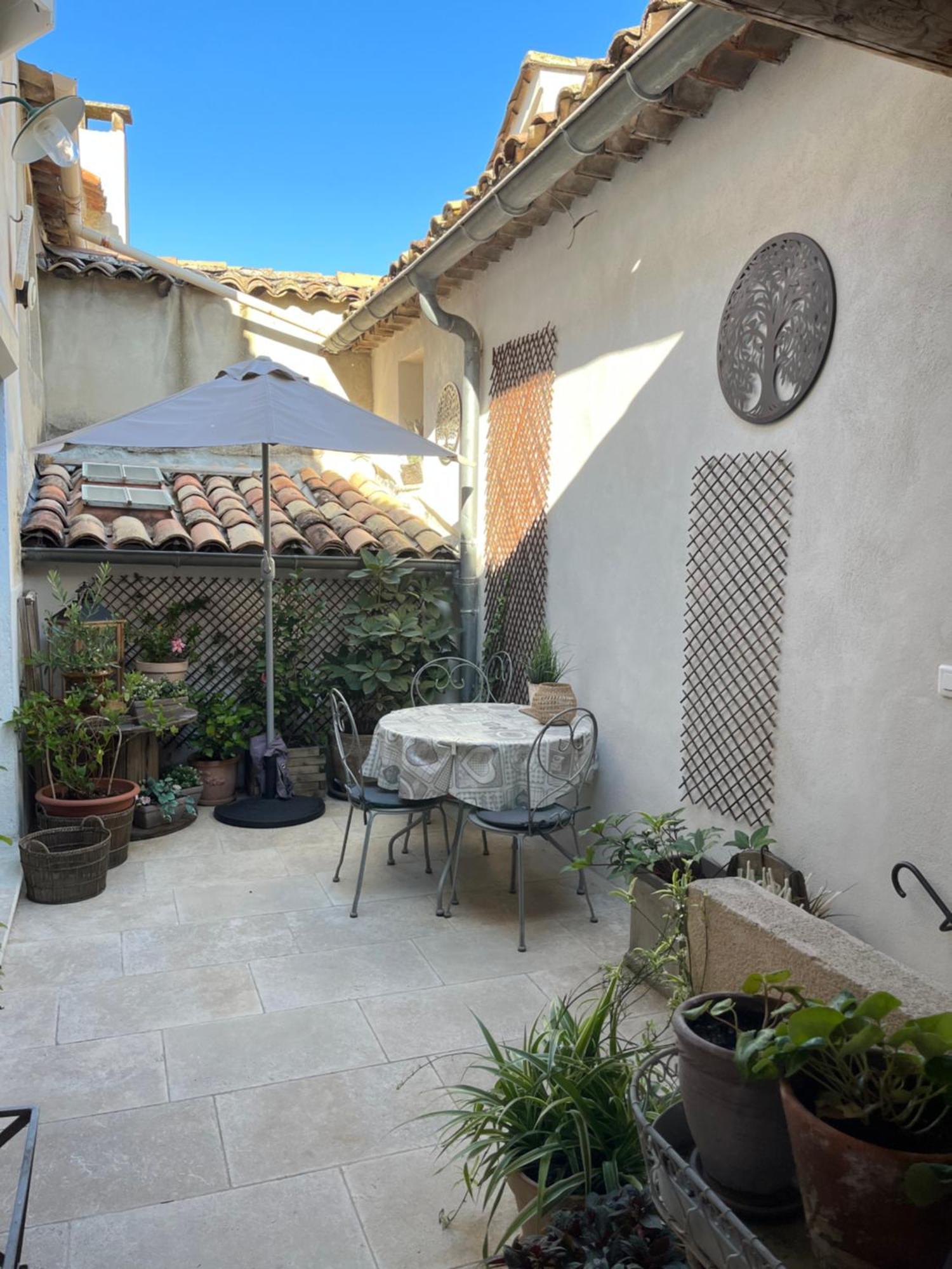 La Charmeuse Apartment Cereste Bagian luar foto