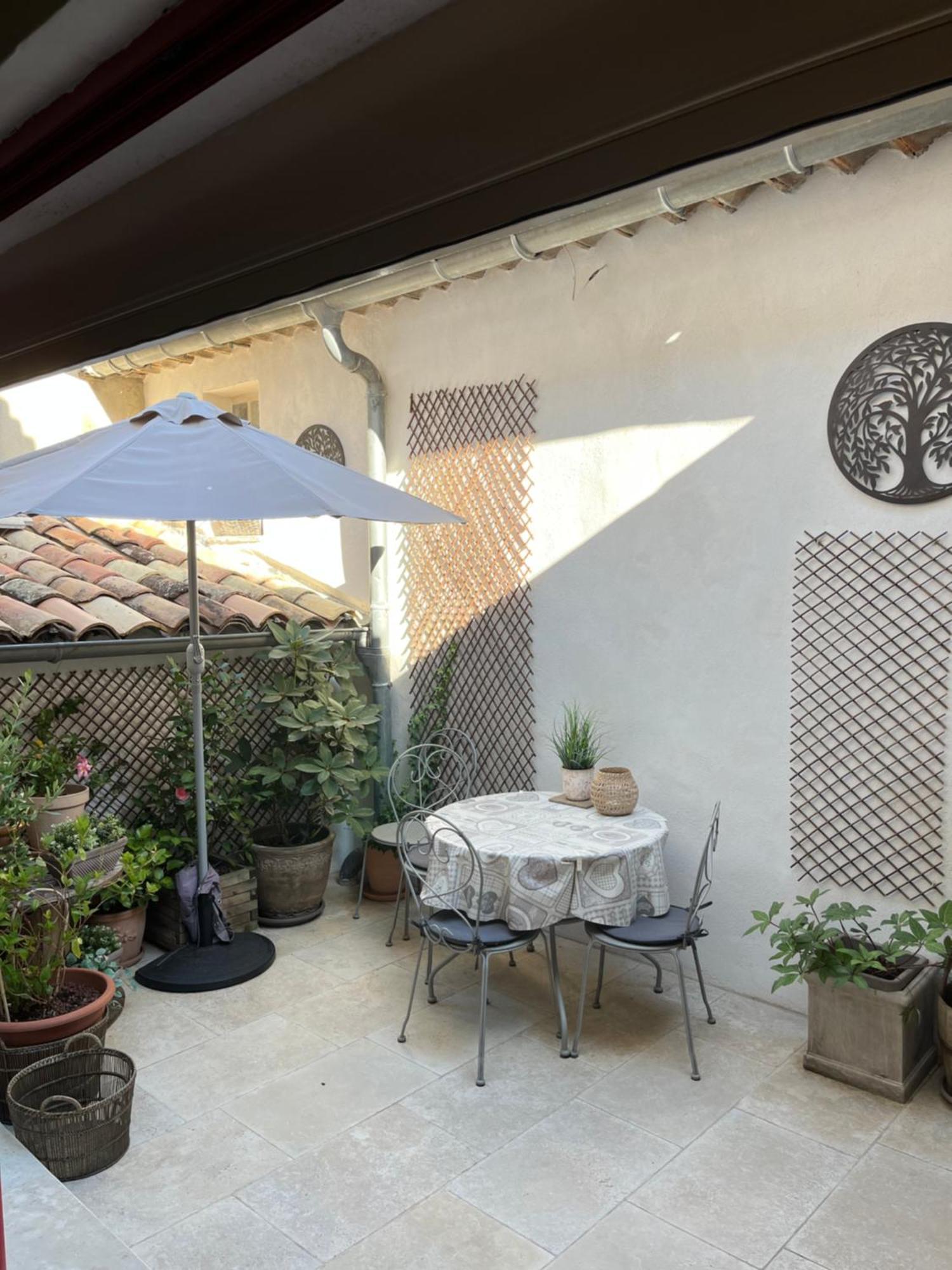 La Charmeuse Apartment Cereste Bagian luar foto